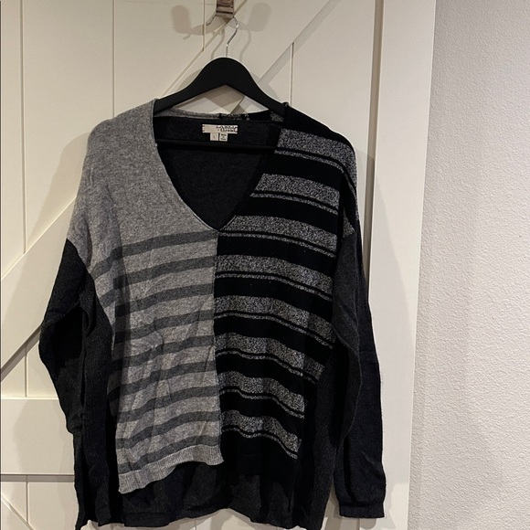 Label + Thread Sweater - Picture 1 of 3